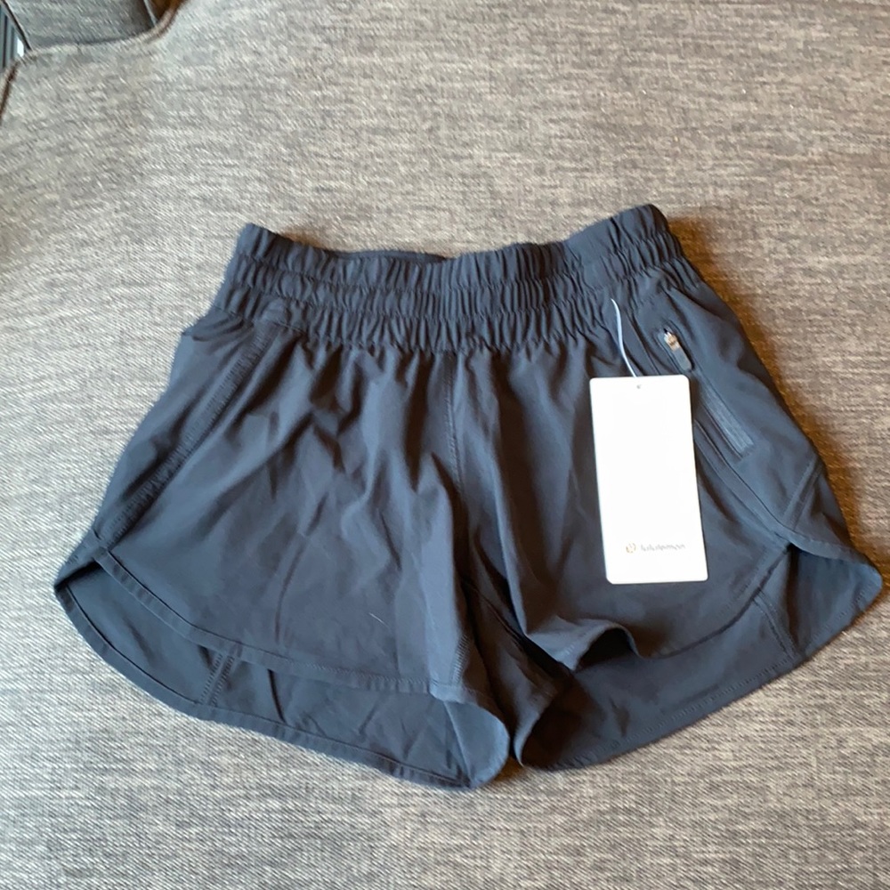 NWT Lululemon Tracker LR Short 4”